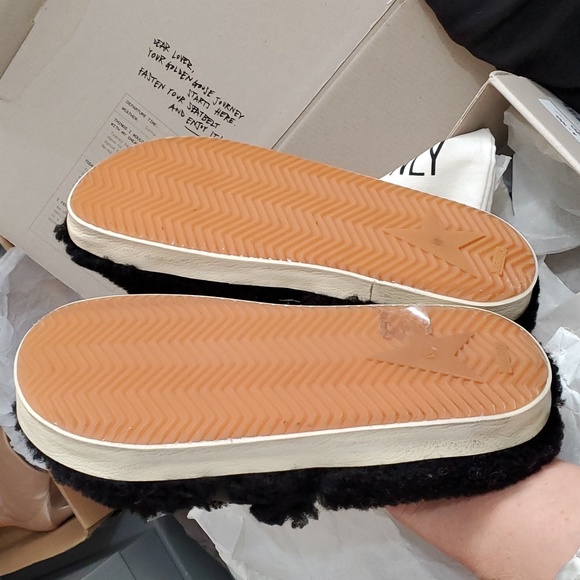 NIB sz 37 and 40 $690 Golden Goose shearling slides - Picture 3 of 8